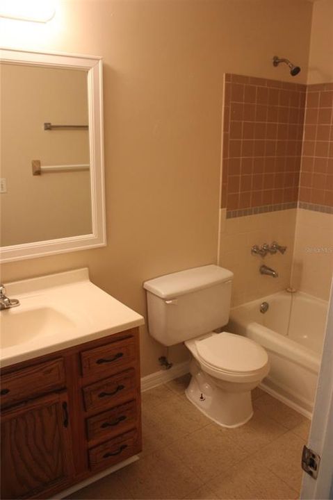 For Rent: $1,075 (2 beds, 1 baths, 875 Square Feet)