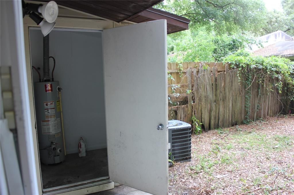 For Rent: $1,075 (2 beds, 1 baths, 875 Square Feet)