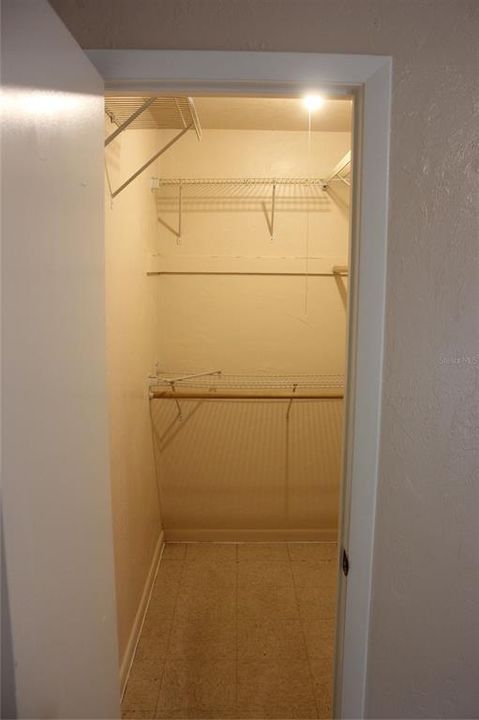 For Rent: $1,075 (2 beds, 1 baths, 875 Square Feet)