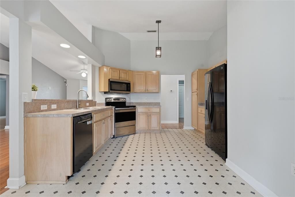 For Sale: $349,000 (3 beds, 2 baths, 1430 Square Feet)