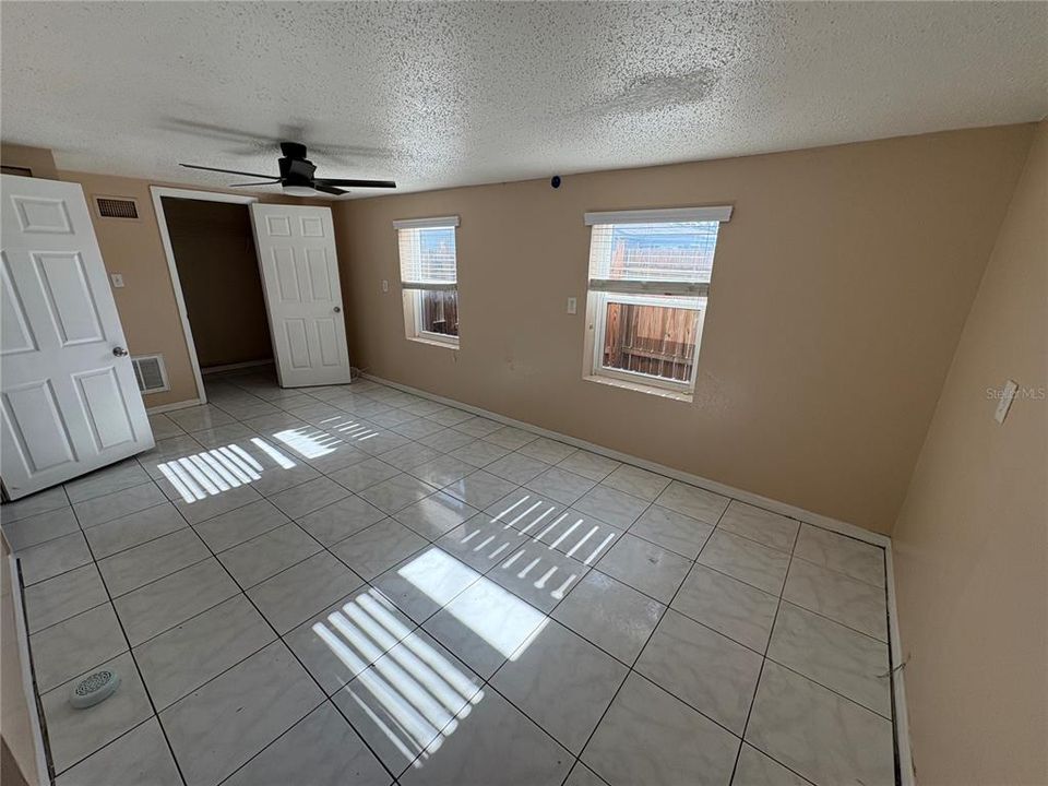 En Venta: $275,000 (2 camas, 1 baños, 959 Pies cuadrados)