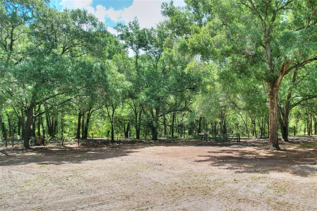 На продажу: $589,900 (14.57 acres)