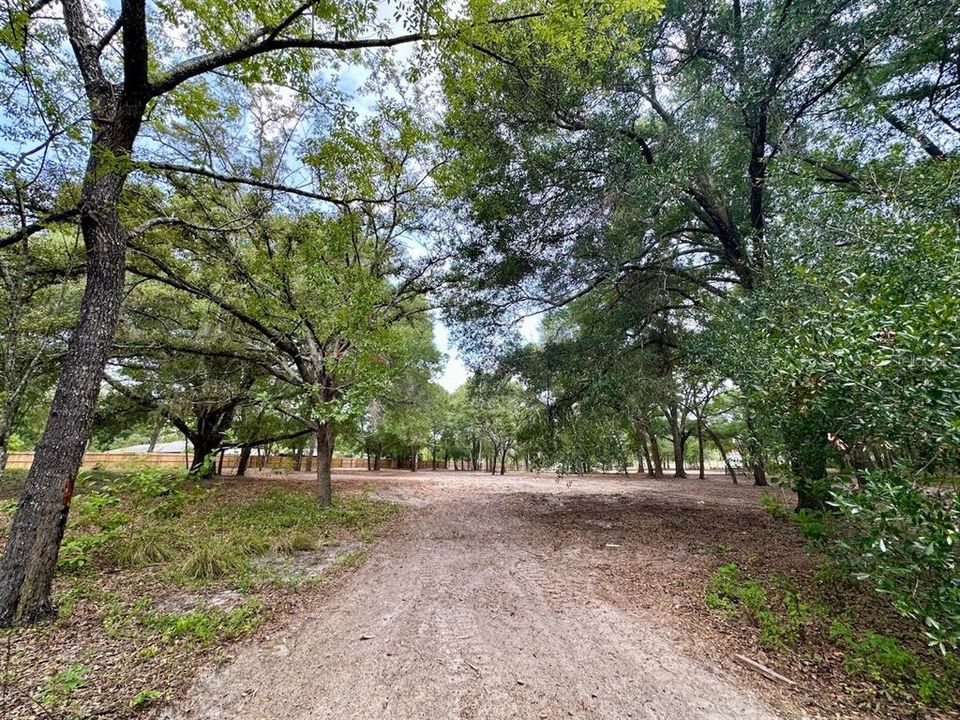 На продажу: $589,900 (14.57 acres)