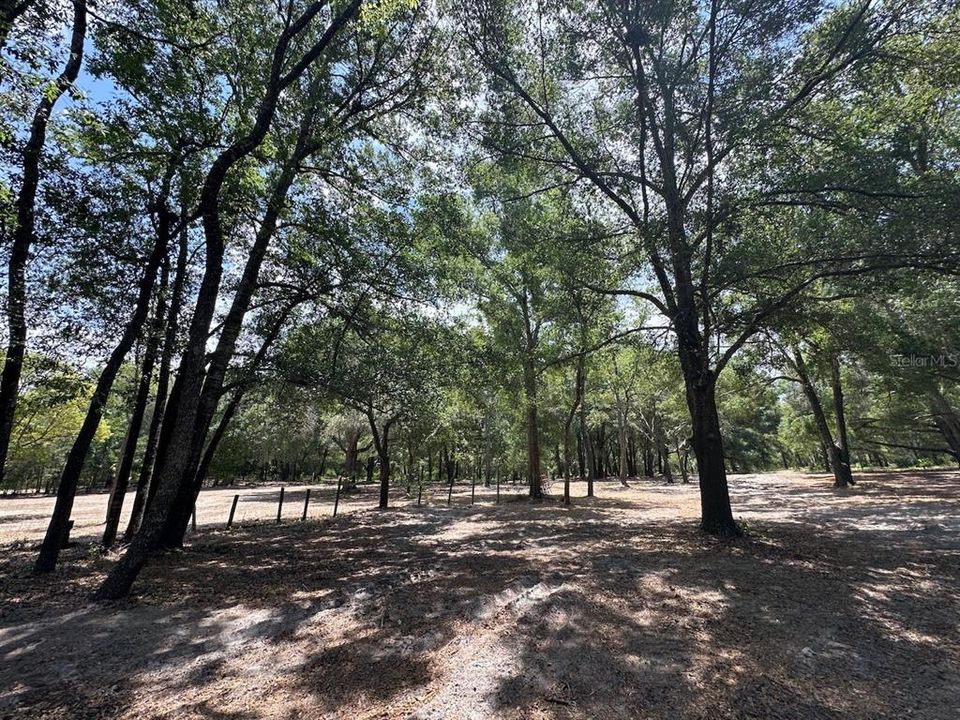 На продажу: $589,900 (14.57 acres)