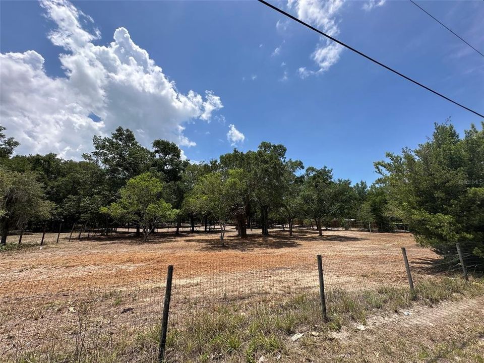 На продажу: $589,900 (14.57 acres)