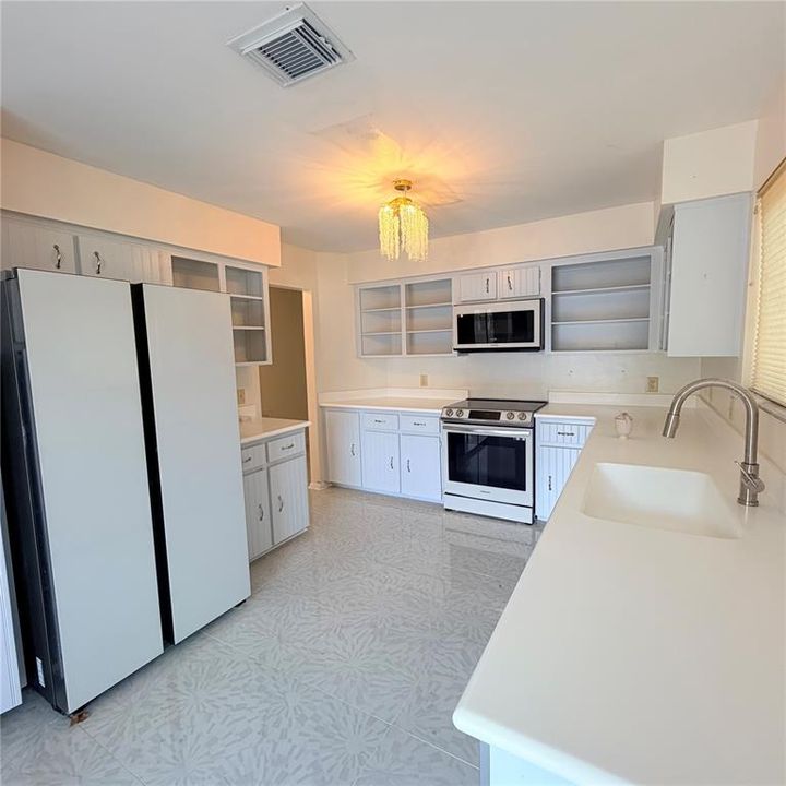 For Rent: $2,500 (3 beds, 2 baths, 1730 Square Feet)