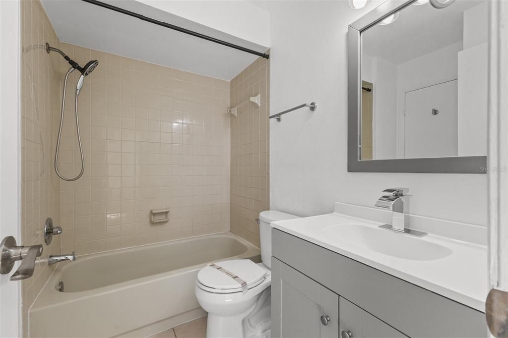 В аренду: $1,975 (2 спален, 2 ванн, 1118 Квадратных фут)