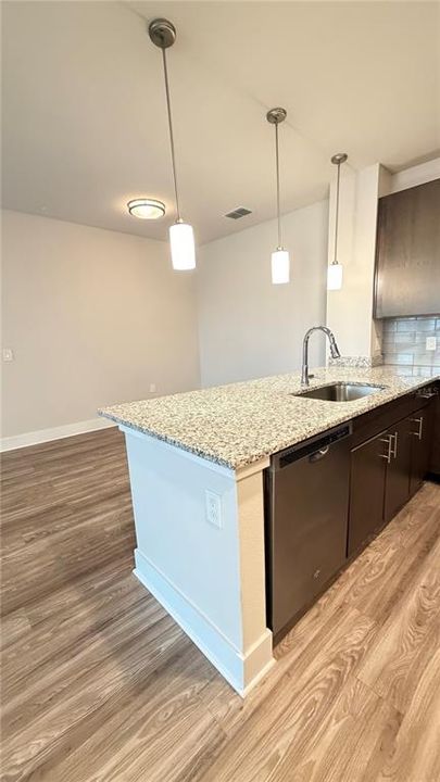 В аренду: $1,595 (1 спален, 1 ванн, 886 Квадратных фут)