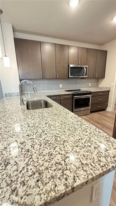 В аренду: $1,595 (1 спален, 1 ванн, 886 Квадратных фут)