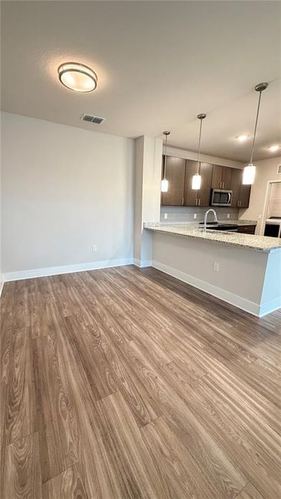 В аренду: $1,595 (1 спален, 1 ванн, 886 Квадратных фут)
