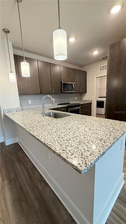 В аренду: $1,595 (1 спален, 1 ванн, 886 Квадратных фут)
