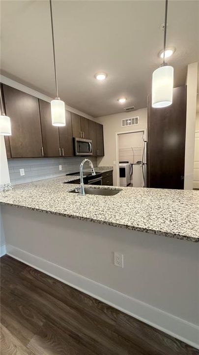 В аренду: $1,595 (1 спален, 1 ванн, 886 Квадратных фут)