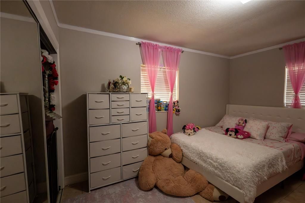 For Sale: $225,000 (2 beds, 1 baths, 912 Square Feet)