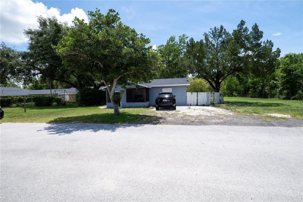 For Sale: $225,000 (2 beds, 1 baths, 912 Square Feet)