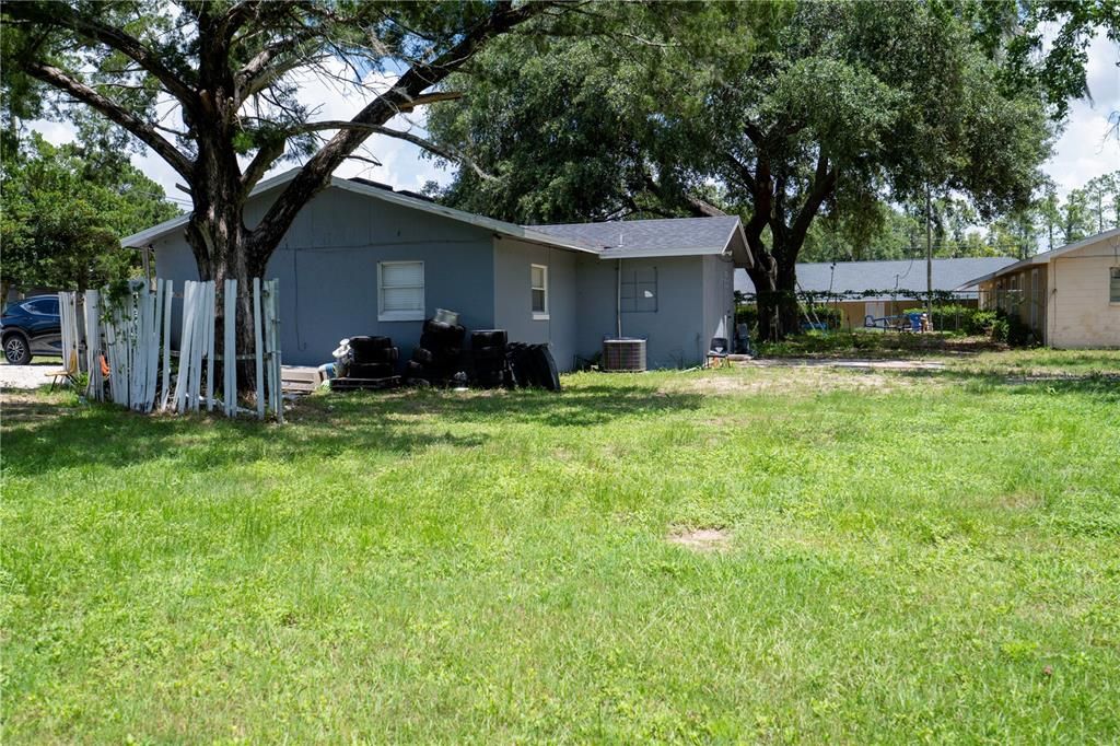 For Sale: $225,000 (2 beds, 1 baths, 912 Square Feet)
