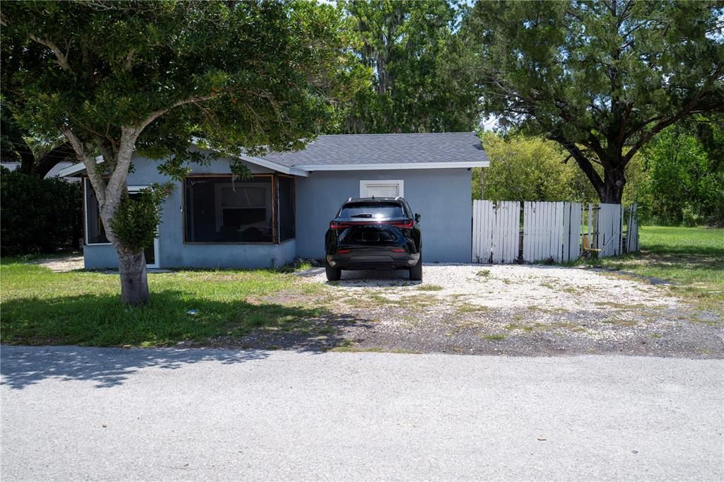 For Sale: $225,000 (2 beds, 1 baths, 912 Square Feet)