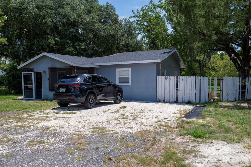For Sale: $225,000 (2 beds, 1 baths, 912 Square Feet)