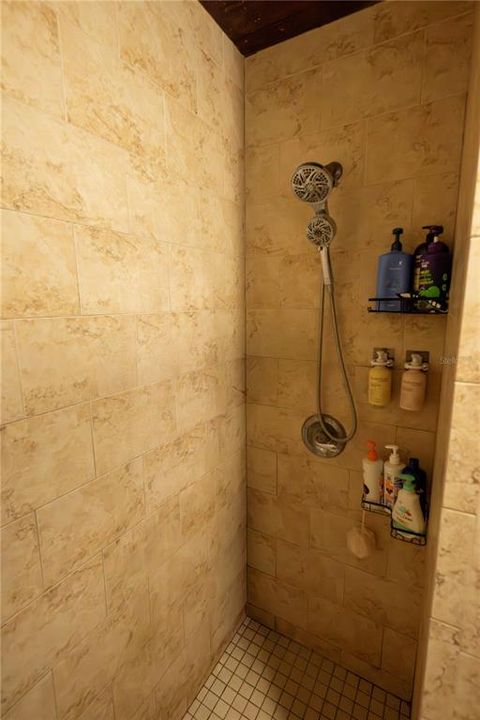 For Sale: $225,000 (2 beds, 1 baths, 912 Square Feet)