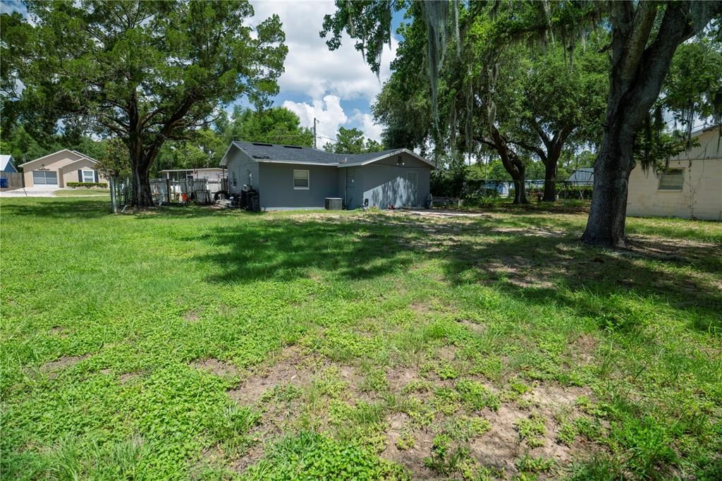 For Sale: $225,000 (2 beds, 1 baths, 912 Square Feet)