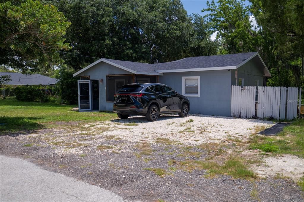 For Sale: $225,000 (2 beds, 1 baths, 912 Square Feet)