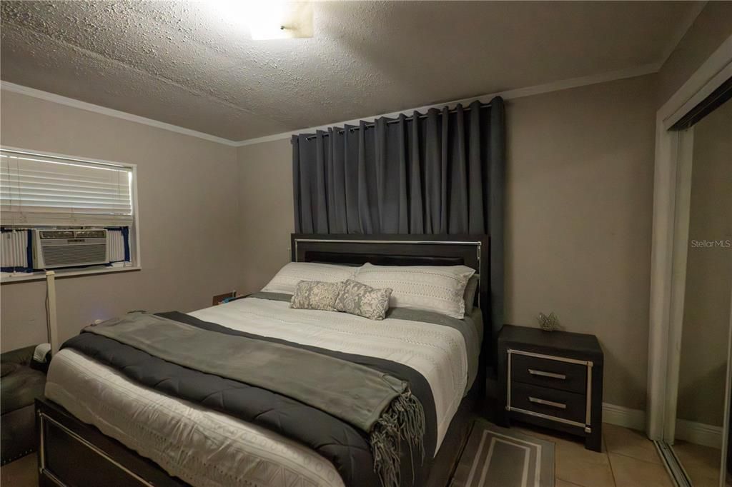 For Sale: $225,000 (2 beds, 1 baths, 912 Square Feet)