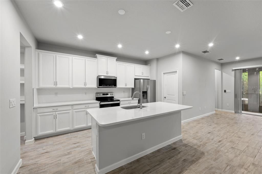 En Venta: $417,500 (3 camas, 2 baños, 2243 Pies cuadrados)