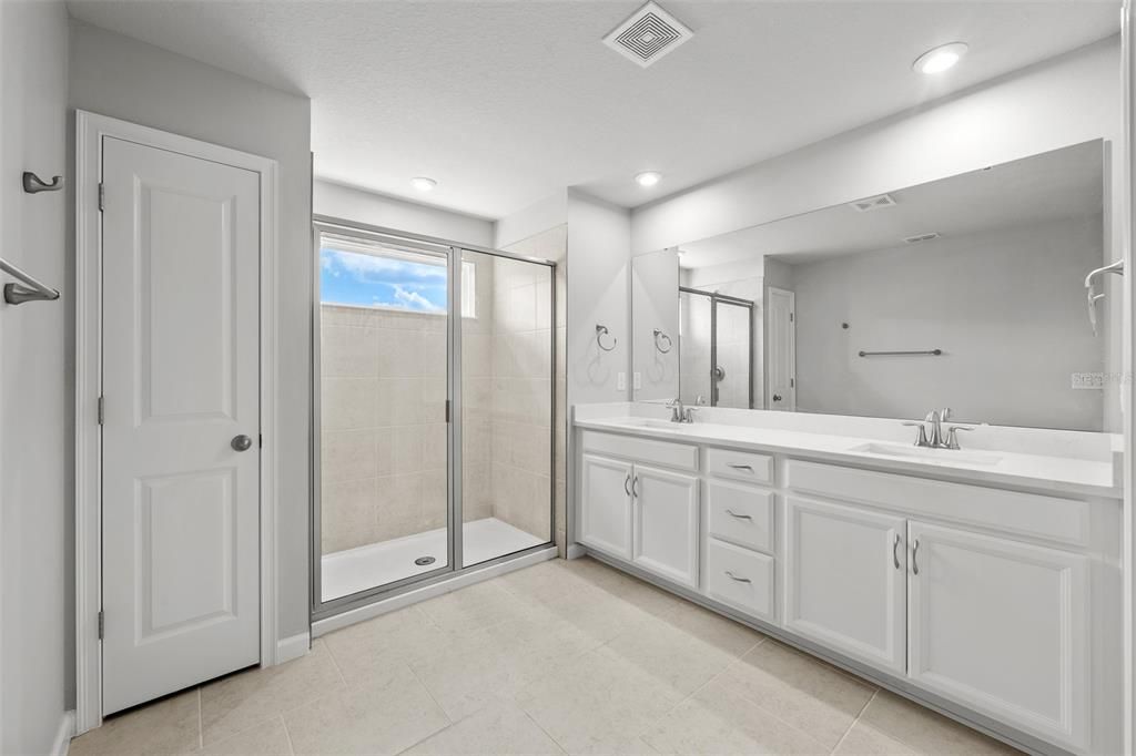 En Venta: $417,500 (3 camas, 2 baños, 2243 Pies cuadrados)