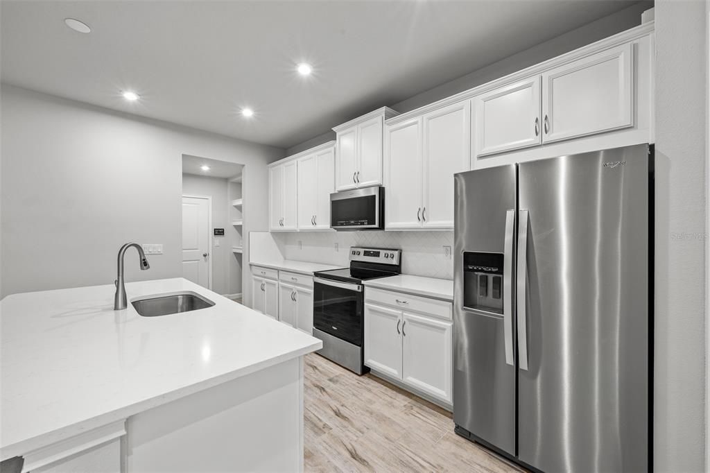 En Venta: $417,500 (3 camas, 2 baños, 2243 Pies cuadrados)