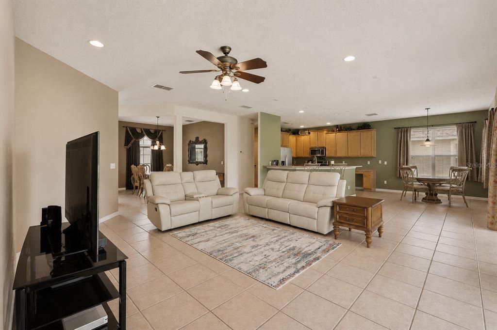 For Sale: $675,000 (4 beds, 3 baths, 2972 Square Feet)