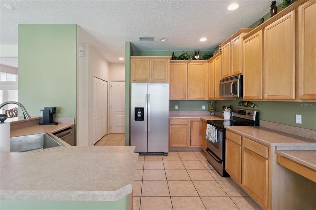 For Sale: $675,000 (4 beds, 3 baths, 2972 Square Feet)