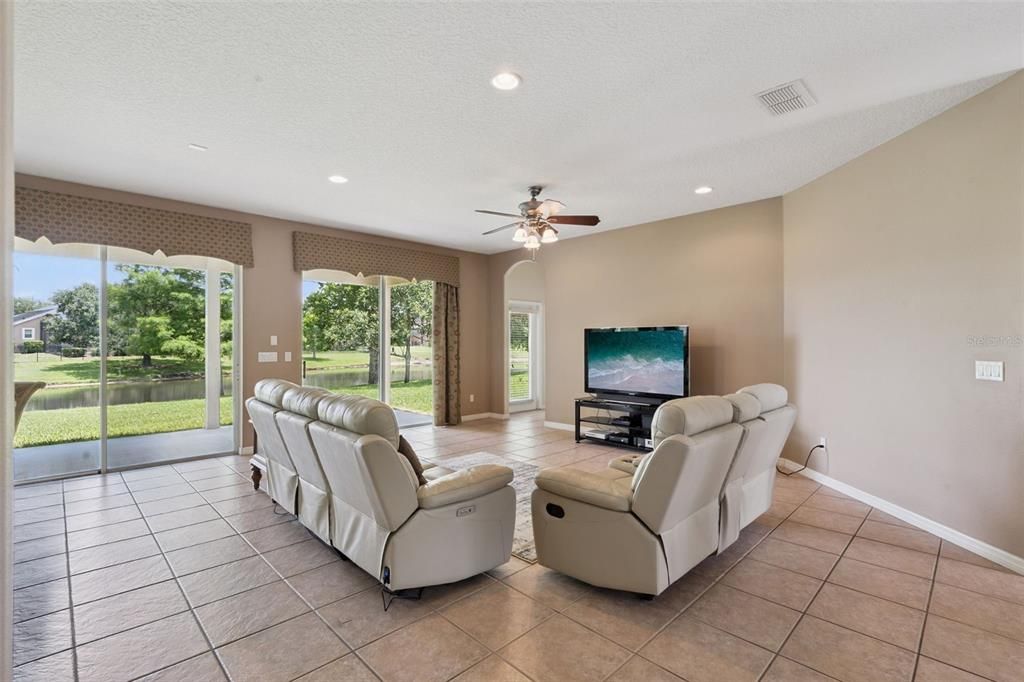 For Sale: $675,000 (4 beds, 3 baths, 2972 Square Feet)