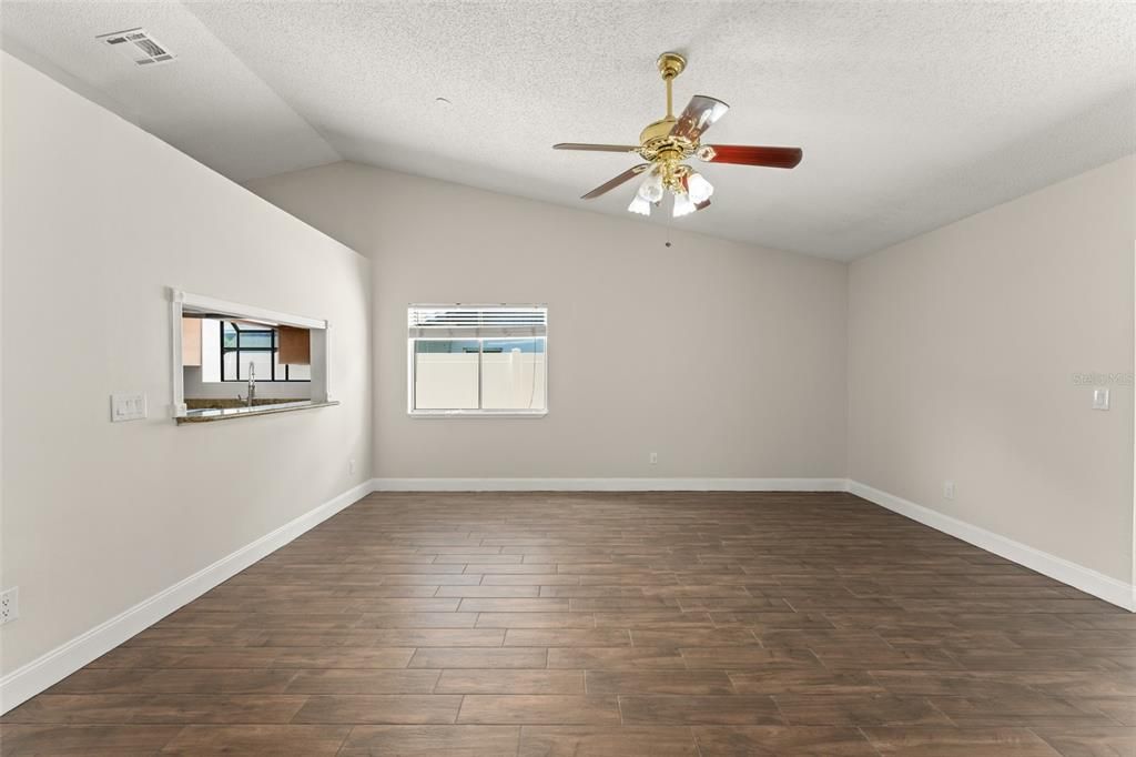 En Venta: $294,900 (2 camas, 2 baños, 981 Pies cuadrados)