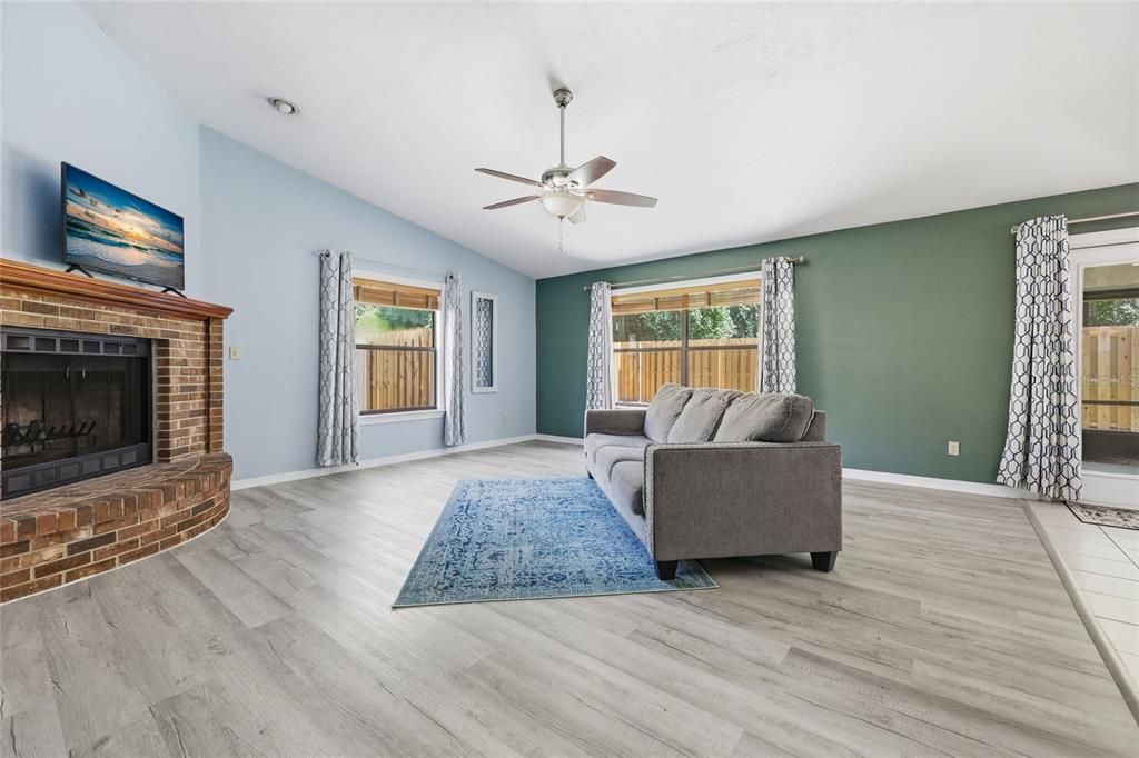 For Sale: $340,000 (3 beds, 2 baths, 1485 Square Feet)