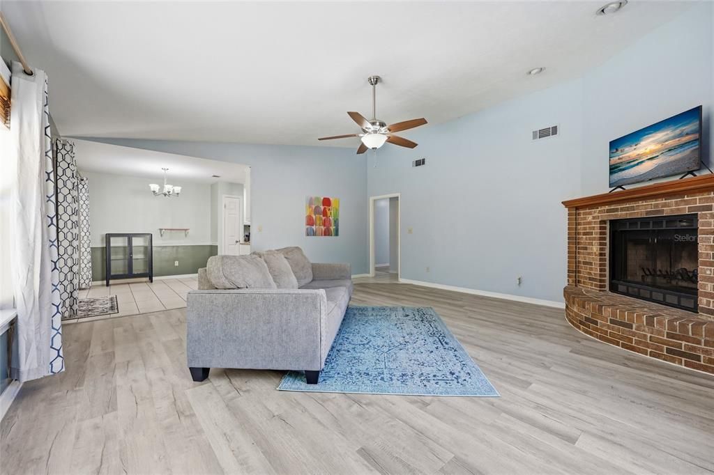 For Sale: $340,000 (3 beds, 2 baths, 1485 Square Feet)