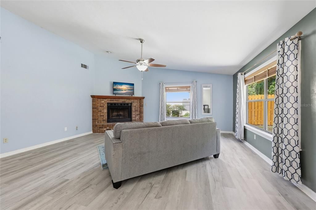 For Sale: $340,000 (3 beds, 2 baths, 1485 Square Feet)