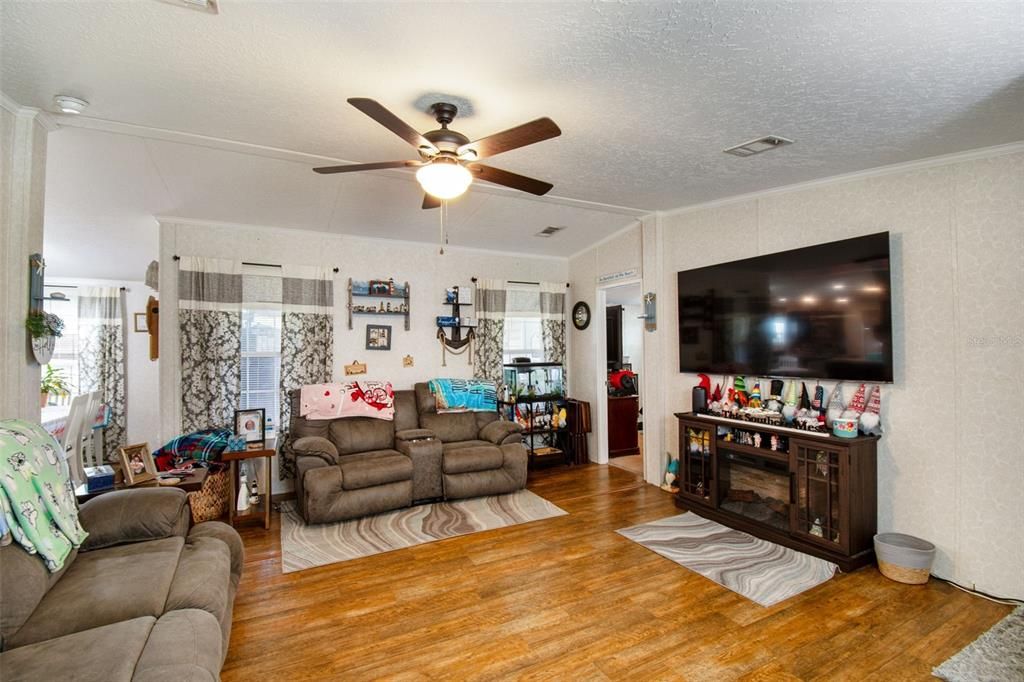 En Venta: $259,900 (3 camas, 2 baños, 1512 Pies cuadrados)