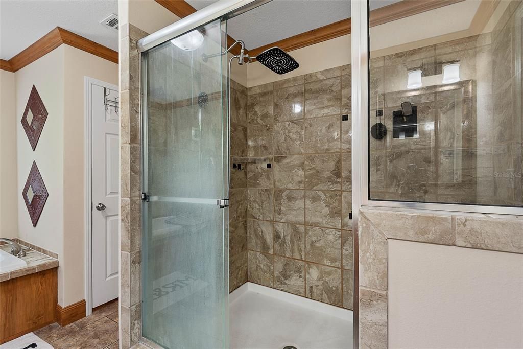 En Venta: $387,000 (4 camas, 2 baños, 2089 Pies cuadrados)