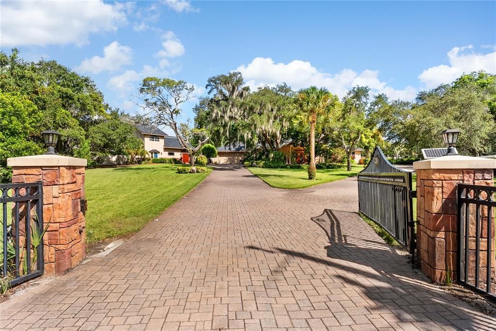 For Sale: $2,195,000 (4 beds, 6 baths, 4410 Square Feet)