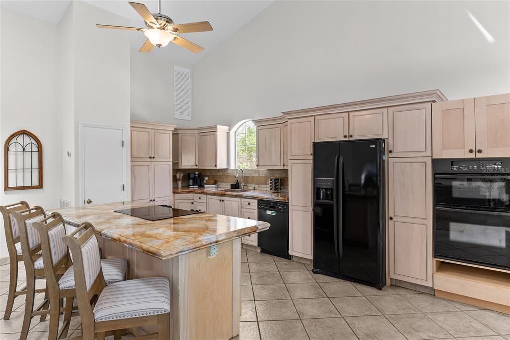 For Sale: $2,195,000 (4 beds, 6 baths, 4410 Square Feet)