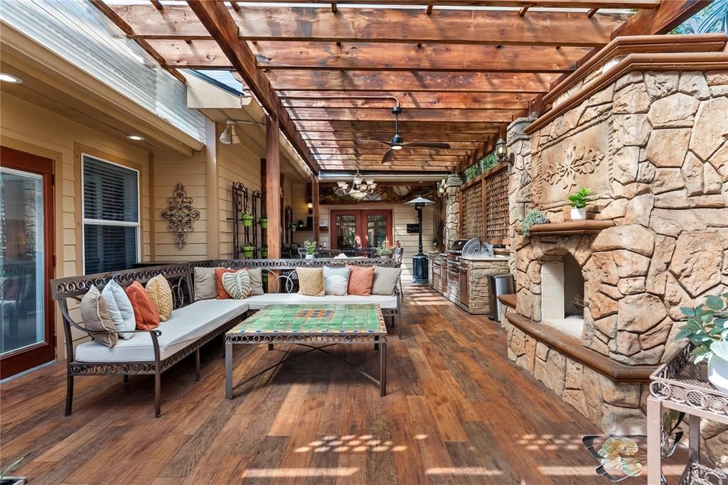 For Sale: $2,195,000 (4 beds, 6 baths, 4410 Square Feet)