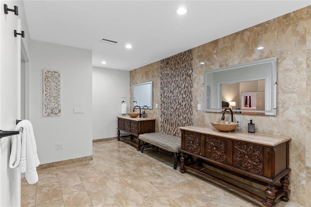 For Sale: $2,195,000 (4 beds, 6 baths, 4410 Square Feet)