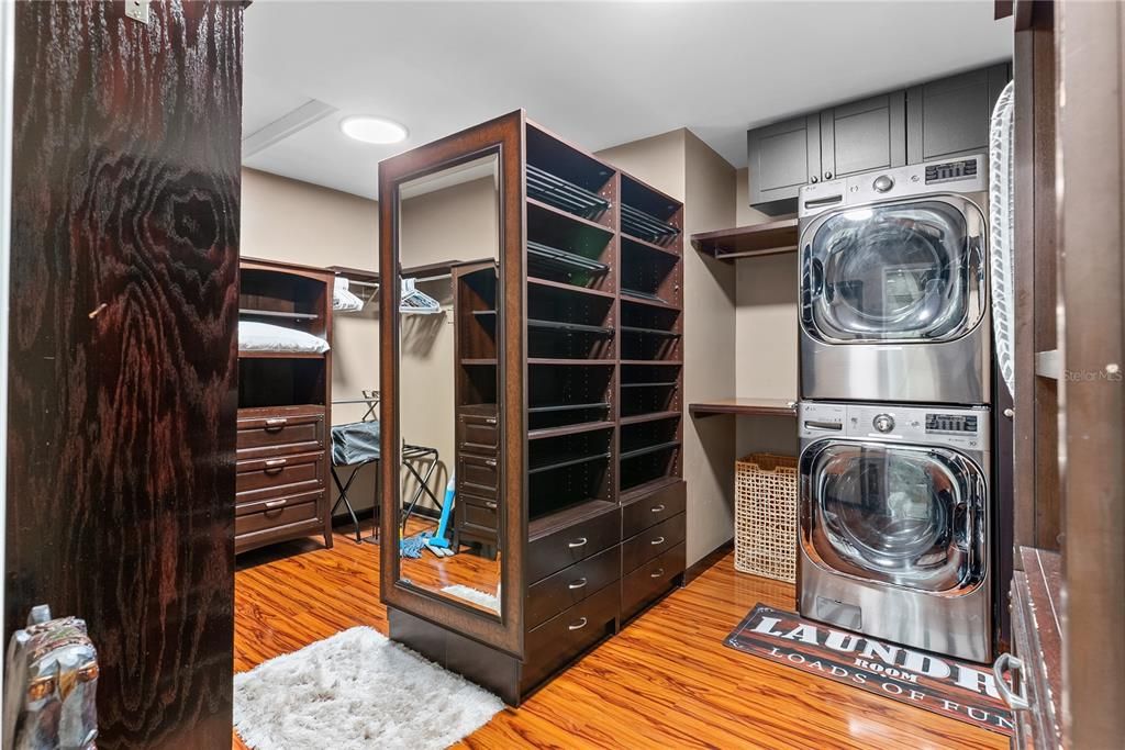 For Sale: $2,195,000 (4 beds, 6 baths, 4410 Square Feet)