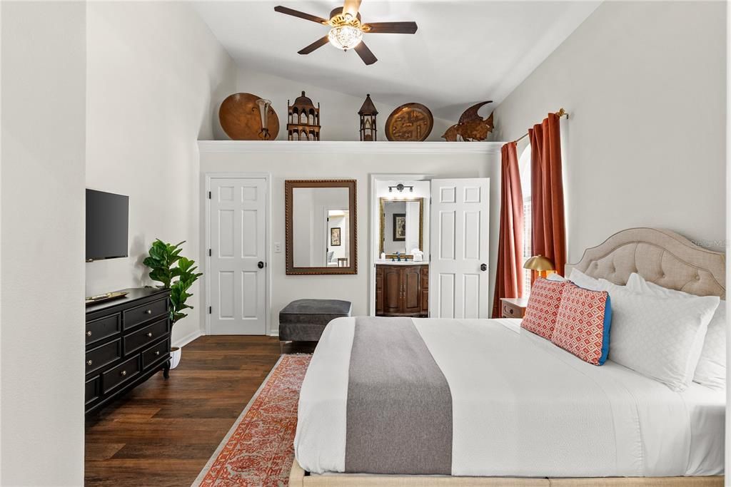 For Sale: $2,195,000 (4 beds, 6 baths, 4410 Square Feet)