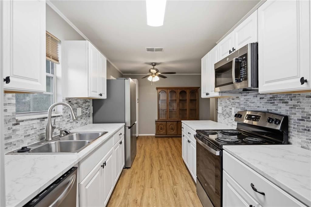 For Sale: $360,000 (3 beds, 2 baths, 1208 Square Feet)