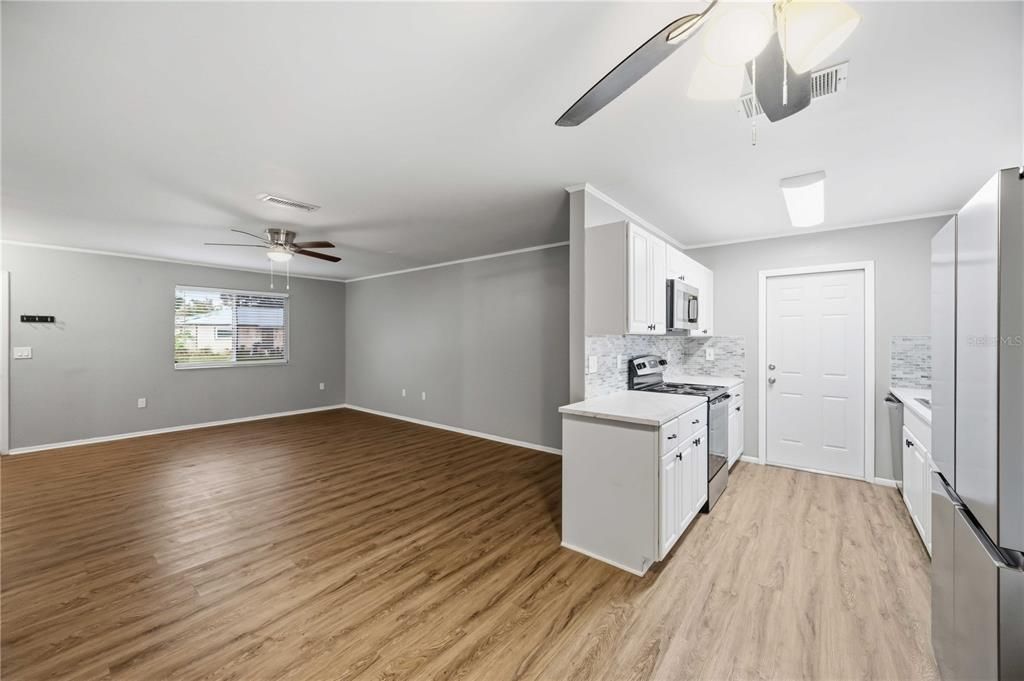 For Sale: $360,000 (3 beds, 2 baths, 1208 Square Feet)