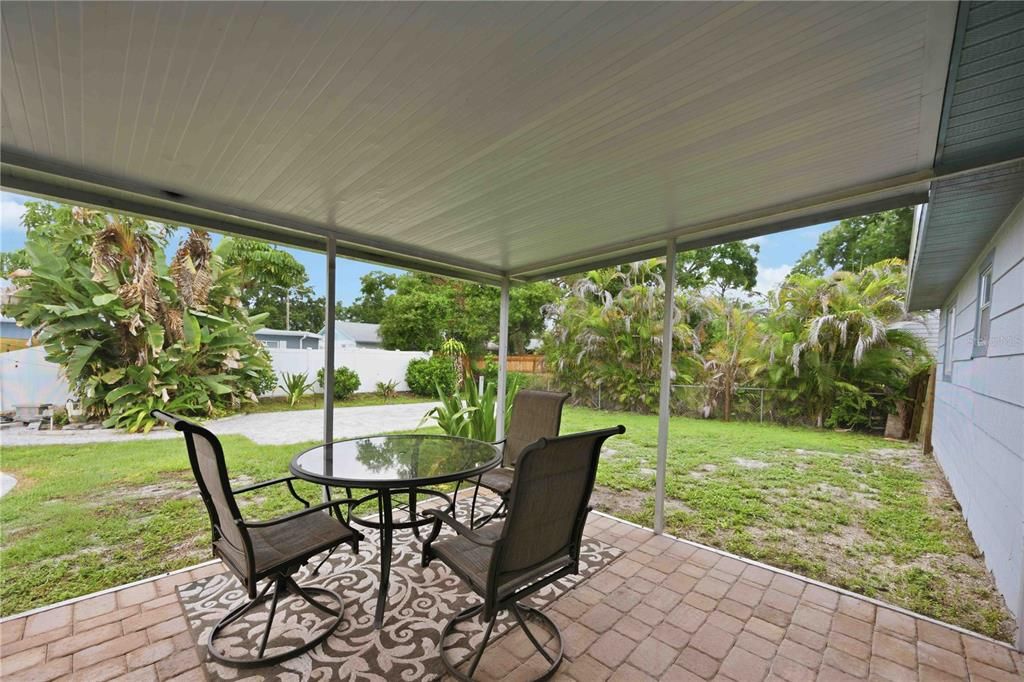 For Sale: $360,000 (3 beds, 2 baths, 1208 Square Feet)