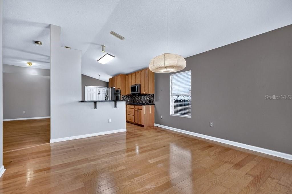 На продажу: $355,000 (4 спален, 2 ванн, 1742 Квадратных фут)