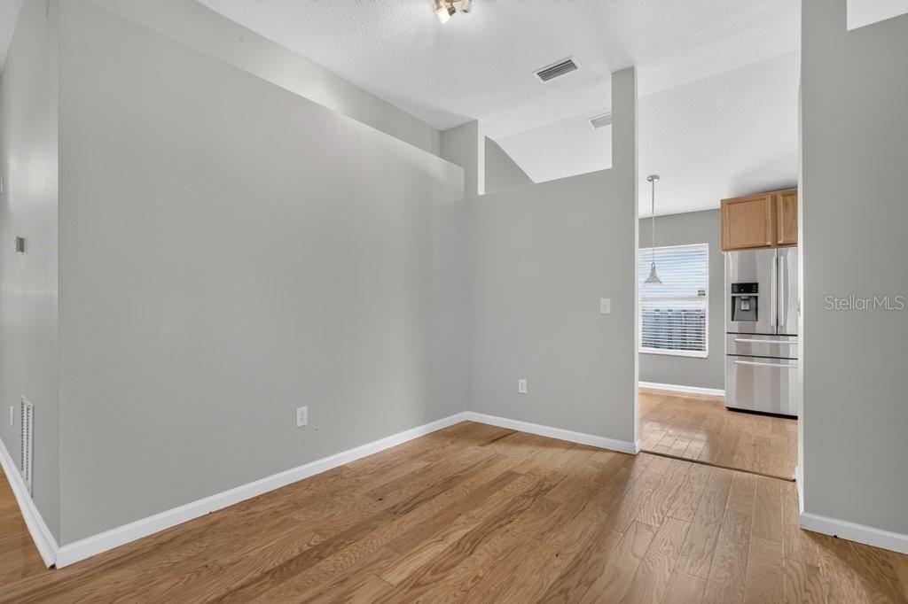 На продажу: $355,000 (4 спален, 2 ванн, 1742 Квадратных фут)