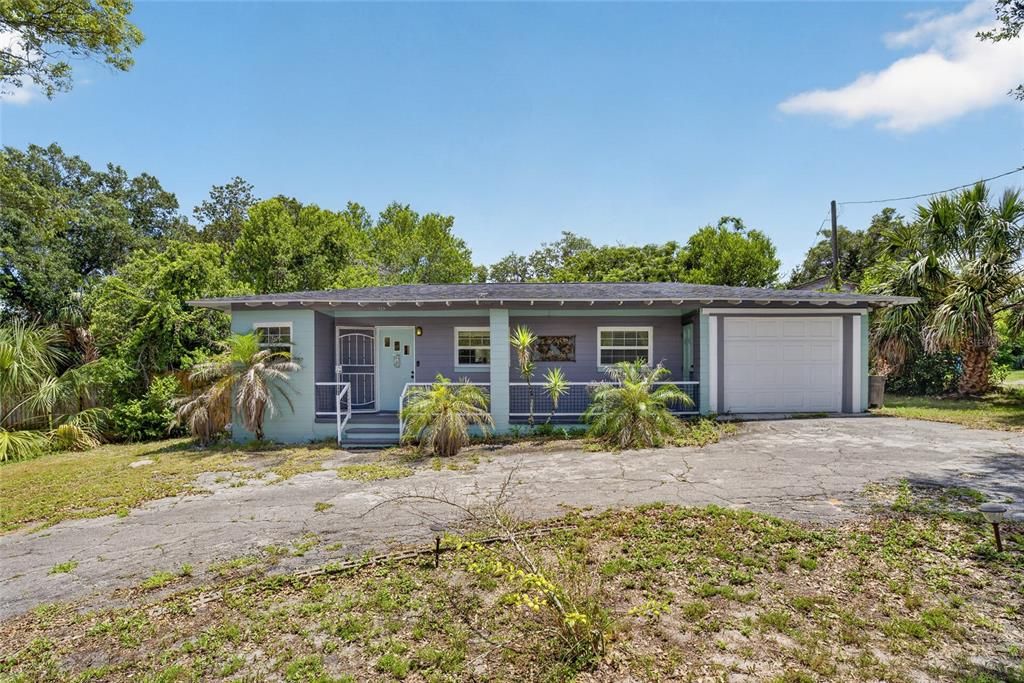For Sale: $250,000 (2 beds, 1 baths, 818 Square Feet)