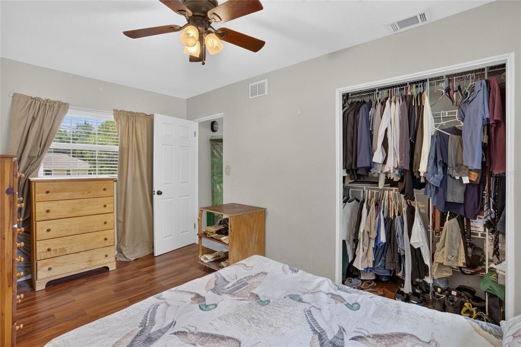 For Sale: $250,000 (2 beds, 1 baths, 818 Square Feet)